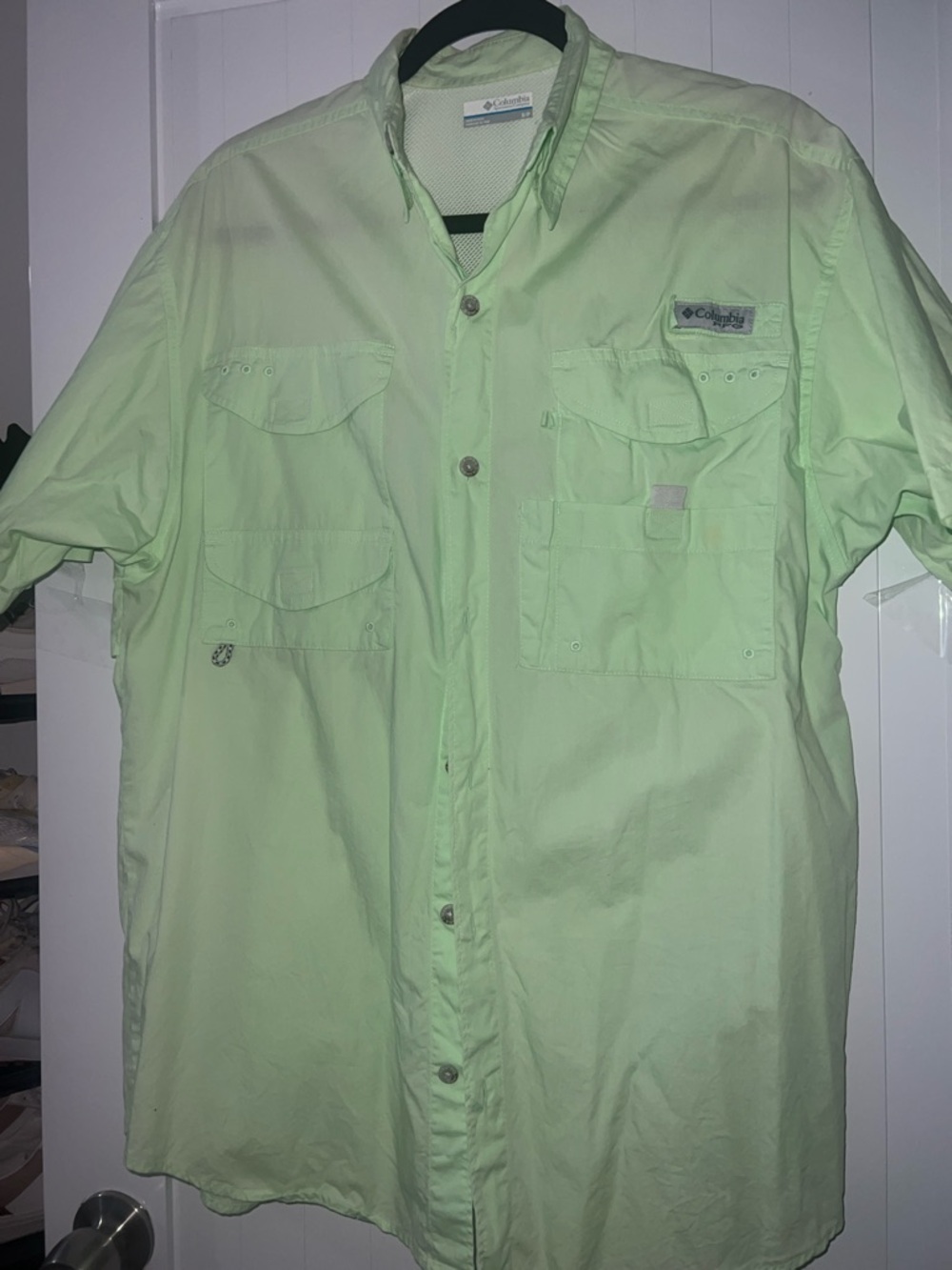 Columbia Men’s Short Sleeve Button-Down Shirt in Light Green